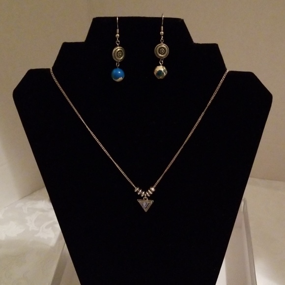 unknown Jewelry - Turquoise earrings and blue lapis necklace